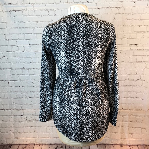 Snake Skin Print Button Down Blouse Top Long Sleeve Black Gray Medium - Picture 3 of 6